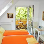 Ostsee Hotel-pension An Der Lindenallee Casa de hóspedes 4*