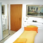 Casa de hóspedes Ostsee Hotel-pension An Der Lindenallee 4*