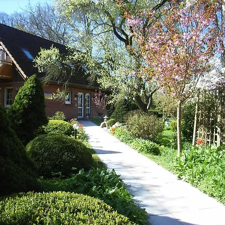 Ostsee Hotel-pension An Der Lindenallee Pensjonat 4*