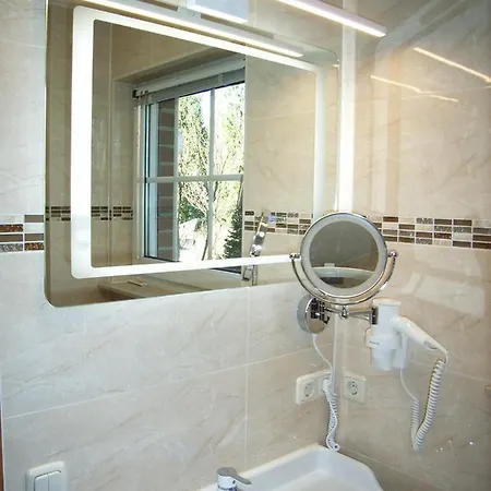 Ostsee Hotel-pension An Der Lindenallee 4*